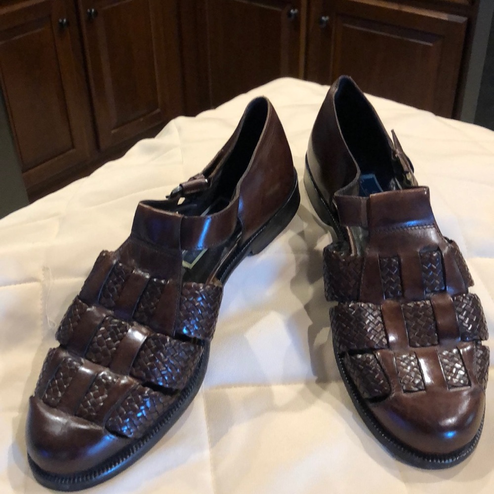 Bragano open weave great looking sandal style